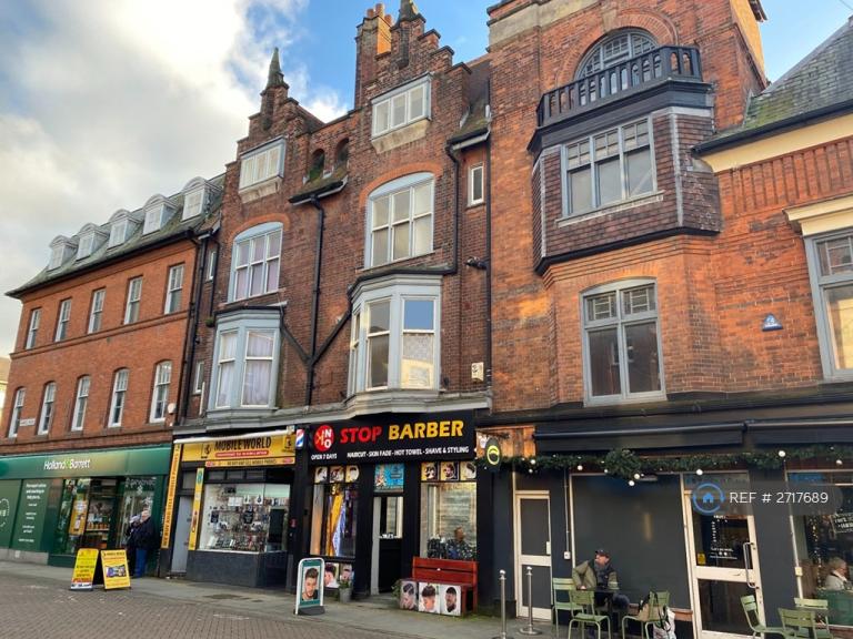 3 bedroom flat in Market Place, Melton Mowbray, LE13 (3 bed) (#2717689)