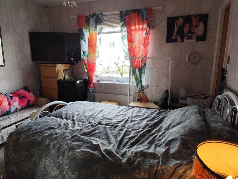 Edinburgh festival? Stay in Glasgow!