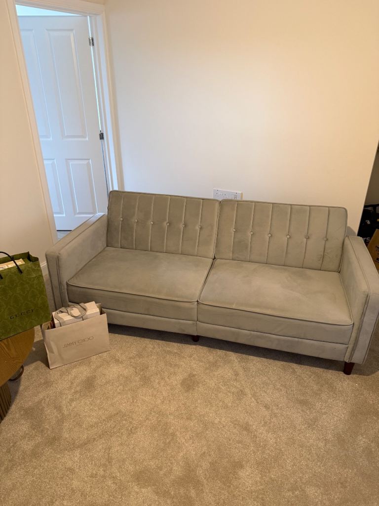 HOMCOM Velvet Sofa Bed – Grey – Excellent Condition – Modern Futon Couch