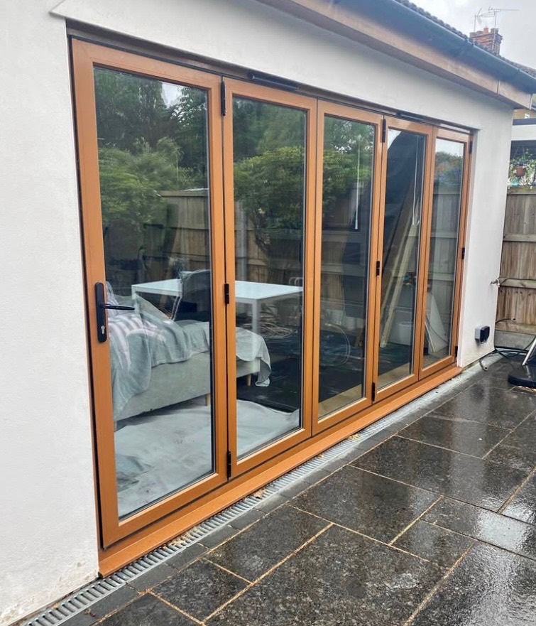 Bifolding door 