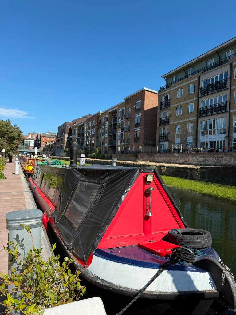 Narrowboat with residential mooring 