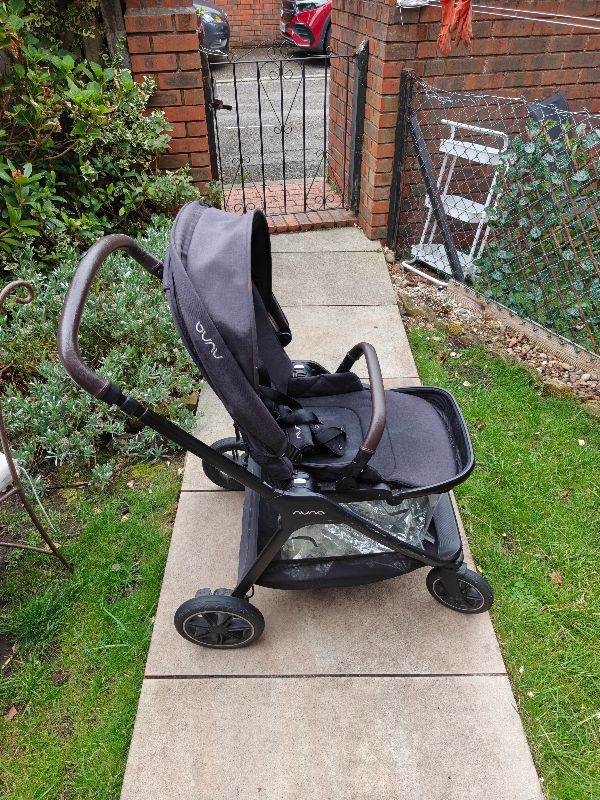 Nuna buggy 