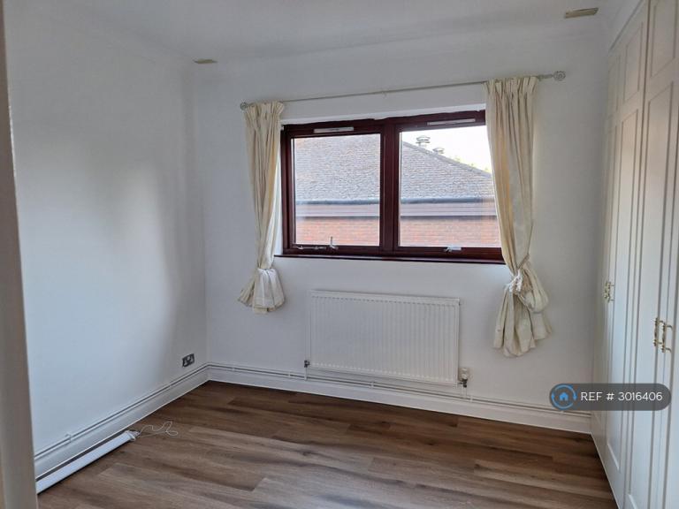 2 bedroom flat in Beech Court, Bromley, BR1 (2 bed) (#3016406)