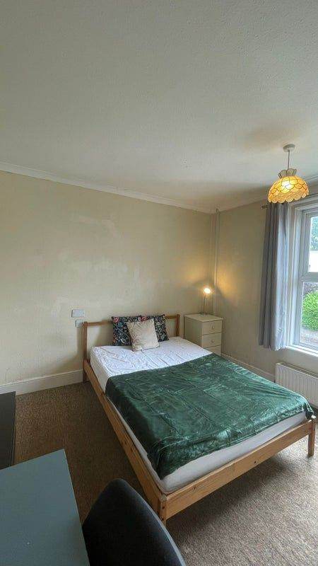 Spacious room in a shared house BH9