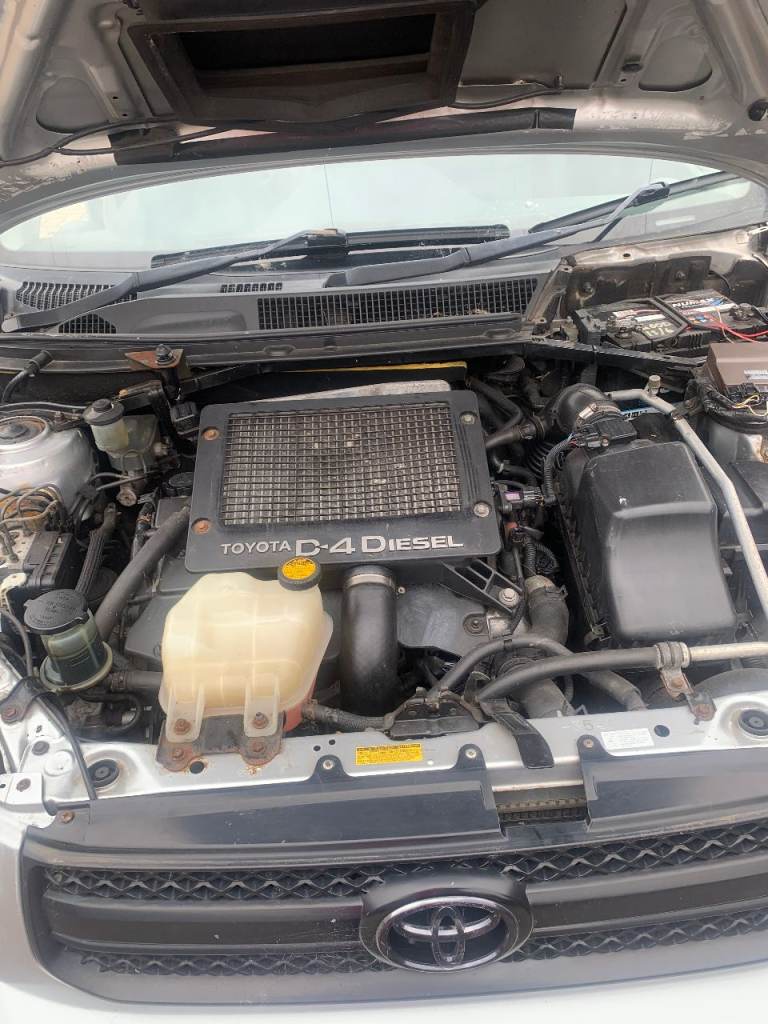 Toyota RAV 4 Estate 20DIESEL  SPARES REPAIR  NEEDS ALTNATOR FITTED £600 NO OFFERS 