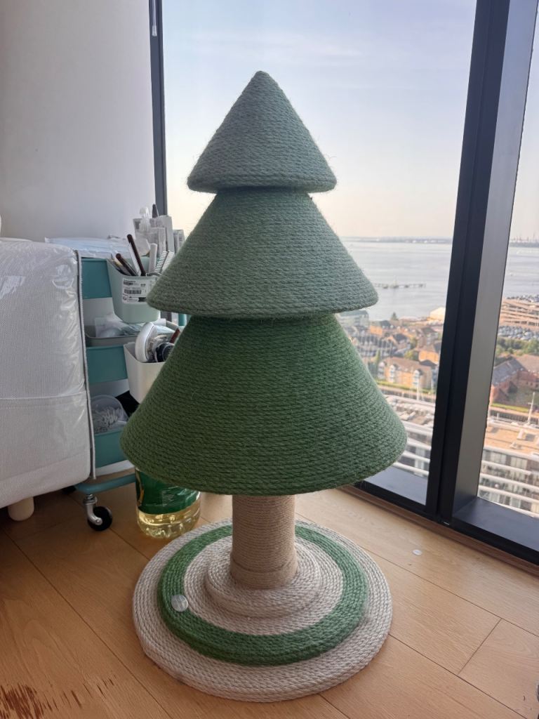 VETRESKA Pine Cat Tree Petite – Excellent Condition £70
