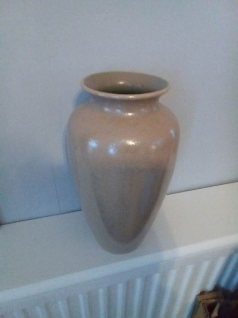 Pool pottery vase