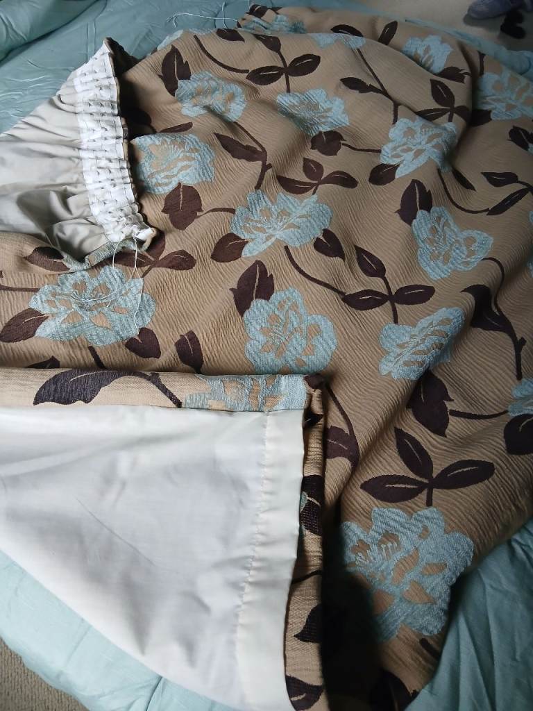 Pain of curtains