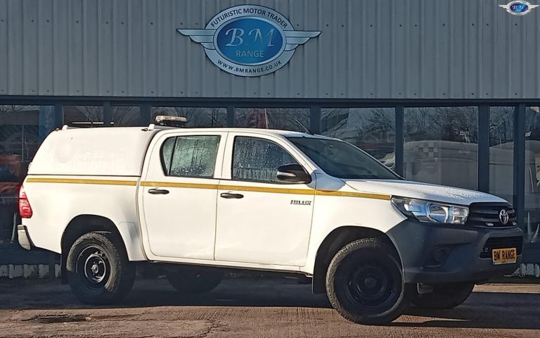 TOYOTA HILUX 2.4 D-4D Active White Manual Diesel 2017