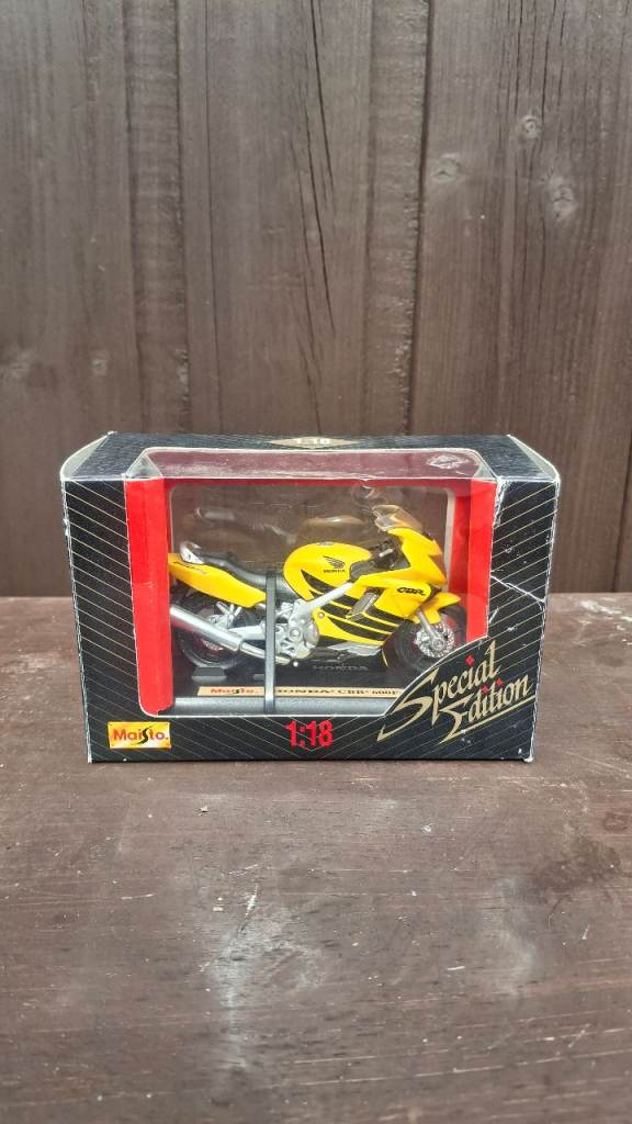 Maisto Special Edition 1:18 scale diecast model 