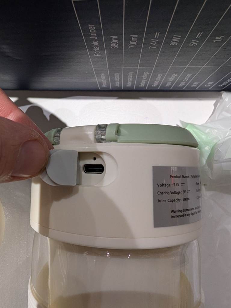 Aamsrak Portable Juicer 380ml Cordless - Shakes Smoothies Juices on the Go - New