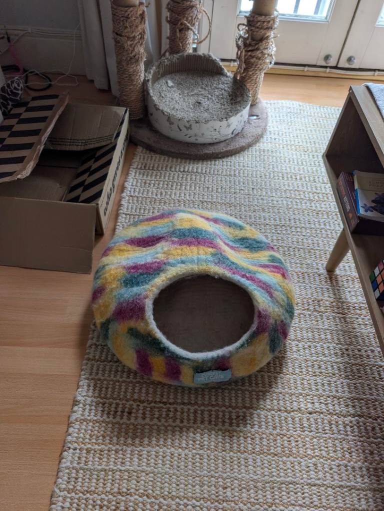Everest cat cave & bed