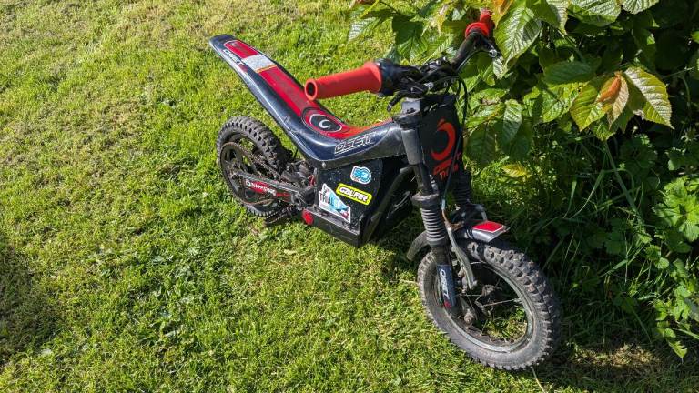 Oset 12.5 kids electric trials bike