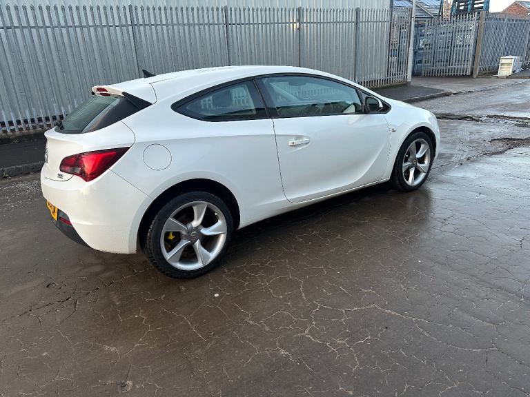 VAUXHALL ASTRA GTC 2012 3DR PETROL**MOT TILL  09/12/2026 EXCELLENT CONDITION