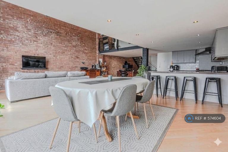 2 bedroom flat in Grosvenor Street West, Birmingham, B16 (2 bed) (#574604)
