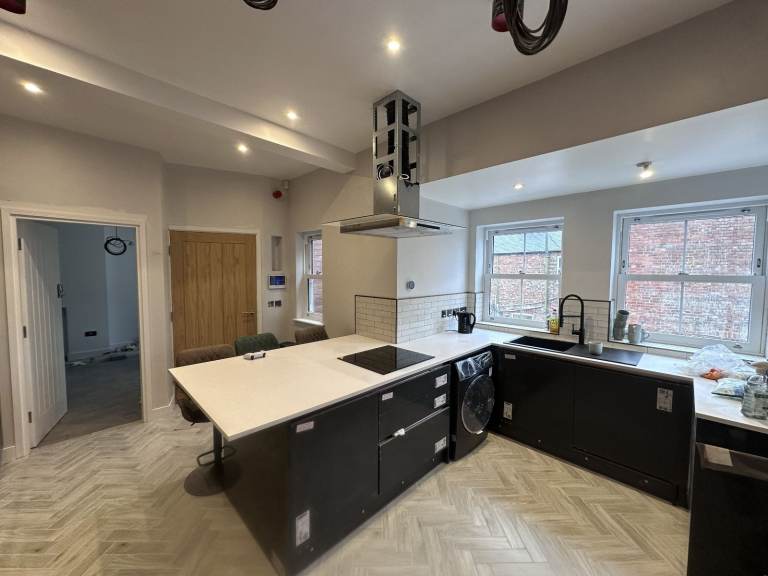 Modern Double Room Near York Hospital & City Centre - Bills Inclusive!