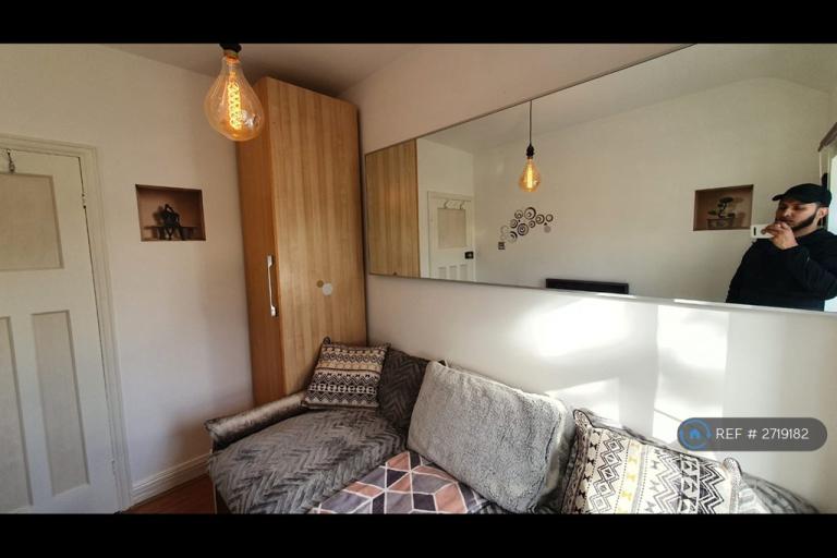 1 bedroom in Burnside Drive, Greater-Manchester-County, M19 (#2719182)