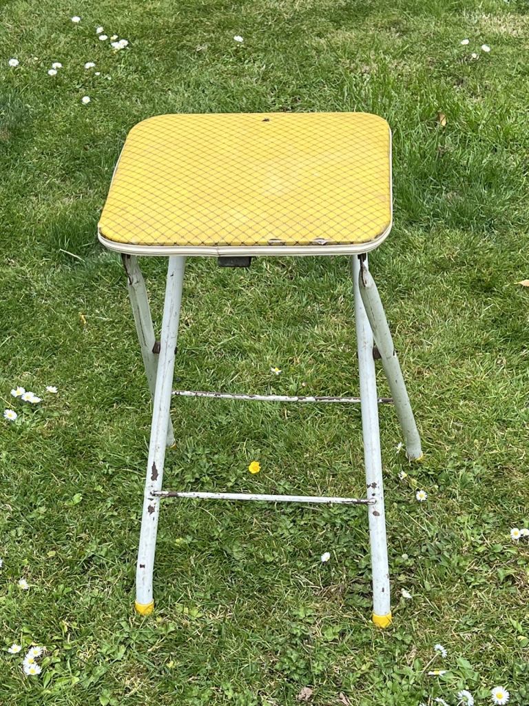 VINTAGE RETRO 50s 60s MID CENTURY YELLOW PVC FOLD UP STOOL WHITE LEGS
