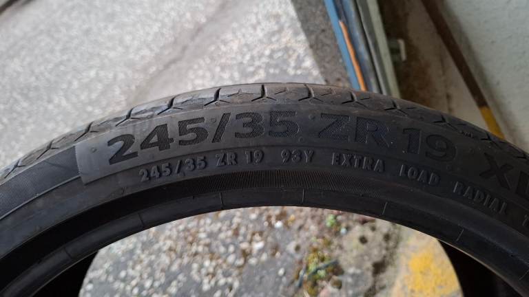 245 35 19 Tyre
