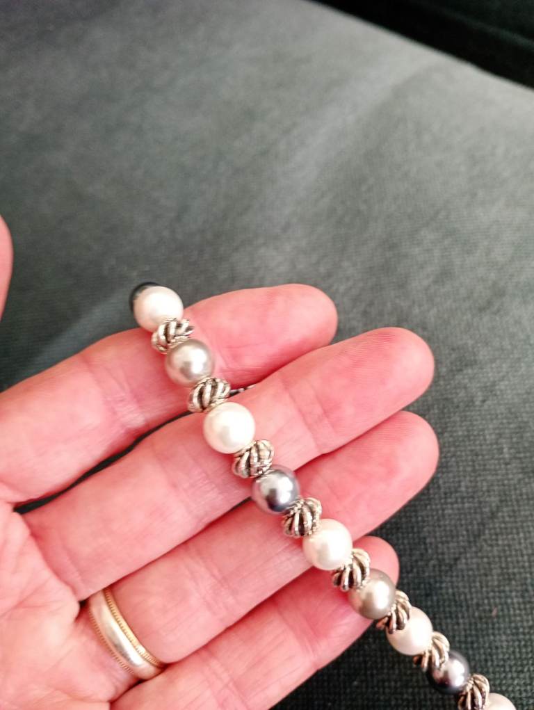 Beautiful faux pearl necklace 