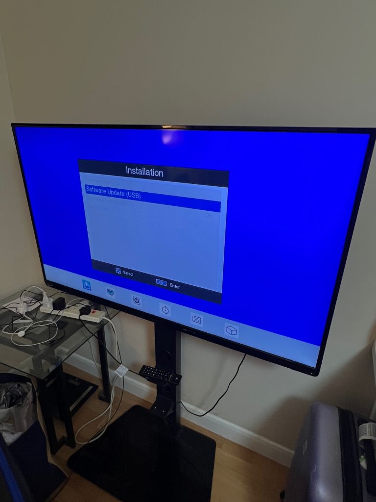 Toshiba 50” TV + Remote Control
