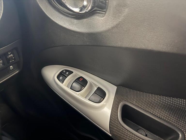 2017 Nissan Juke 1.6 N-Connecta XTRON Euro 6 5dr HATCHBACK Petrol Automatic