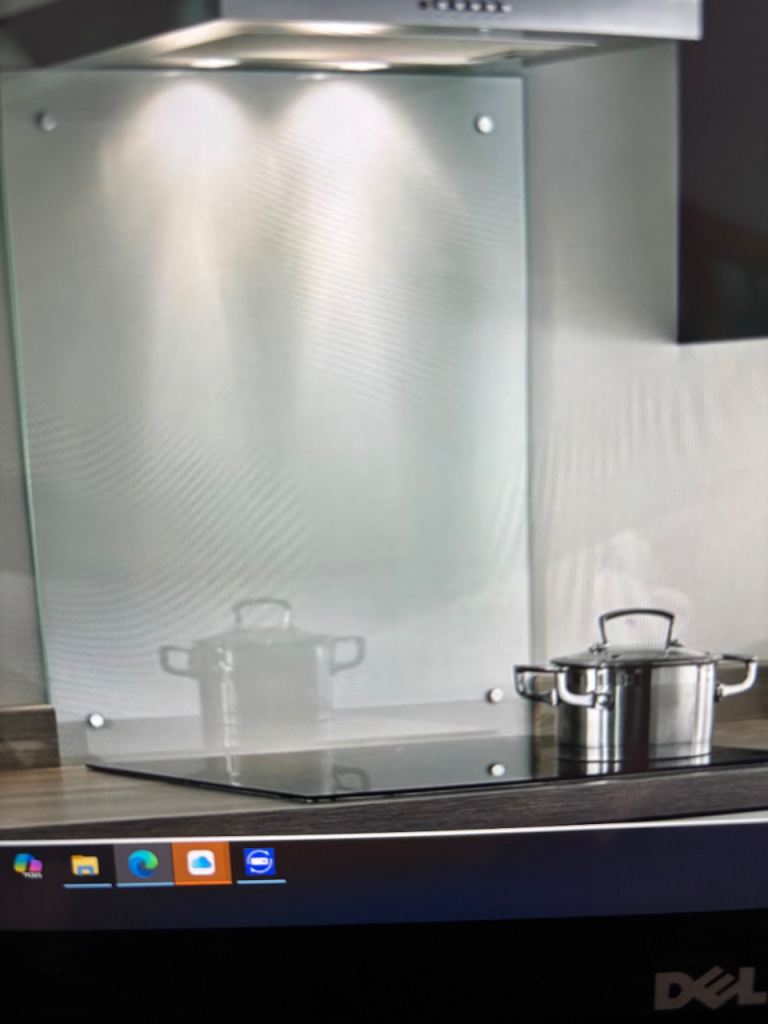 Clear Glass Kitchen Splashback – Good Condition