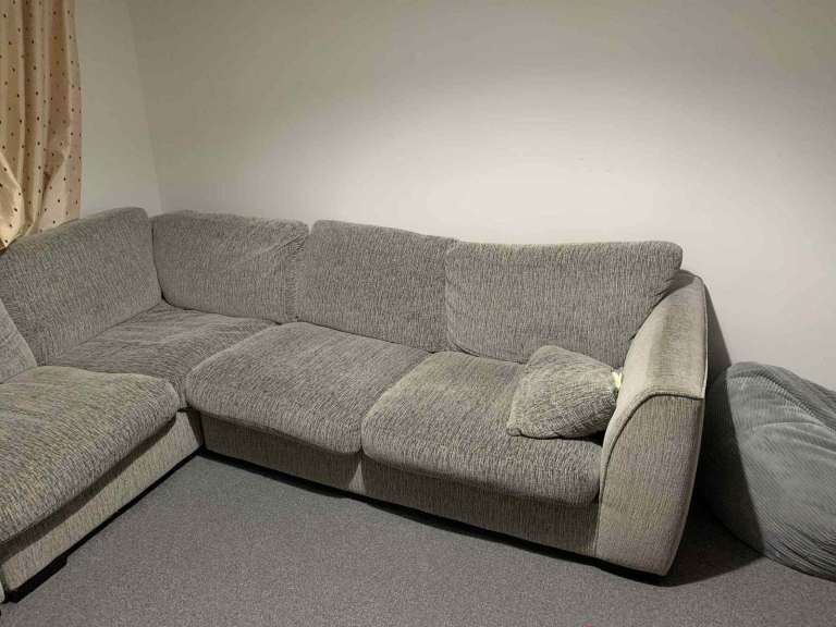 5-seater sofa in good condition (available from 20-28 Feb)