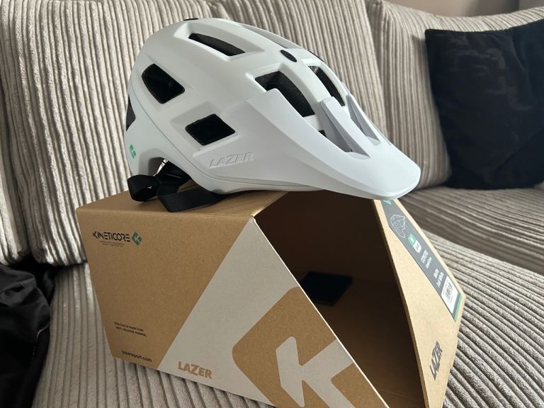 New Lazer Coyote KinetiCore Cycling Helmet M (55-59cm)