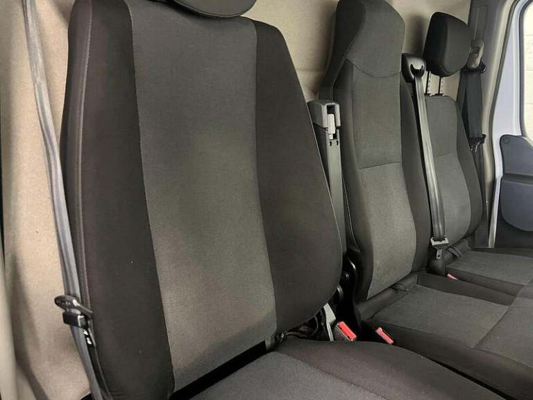 2023 Renault Master LM35dCi 135 Business+ Medium Roof Van PANEL VAN DIESEL Manual