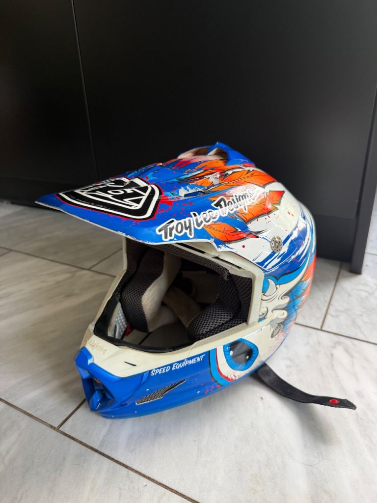 Dirt bike helmet 