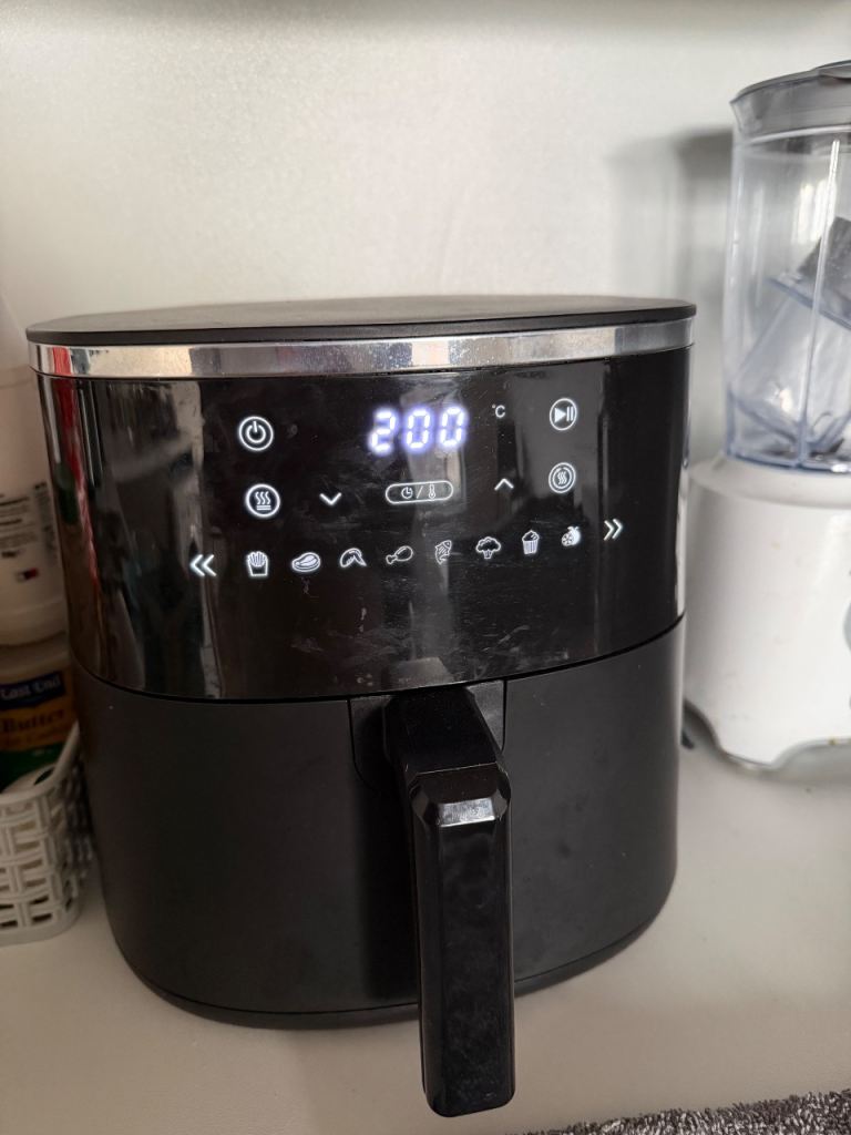 Black Air Fryer with Digital Display – Good Condition