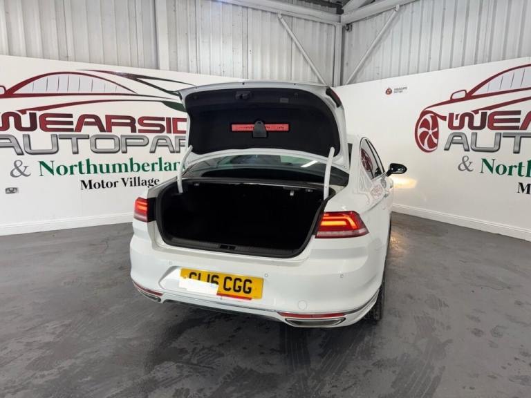 2016 Volkswagen Passat 2.0 TDI BlueMotion Tech R-Line Saloon 4dr Diesel DSG Euro 6 (s/s) (190 ps)...