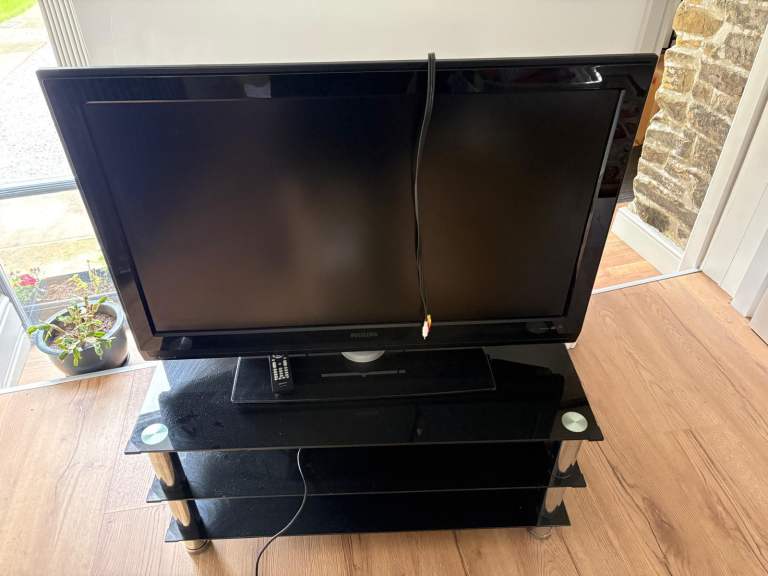 PHILIPS Black Flat Screen TV with glass stand – Good Condition