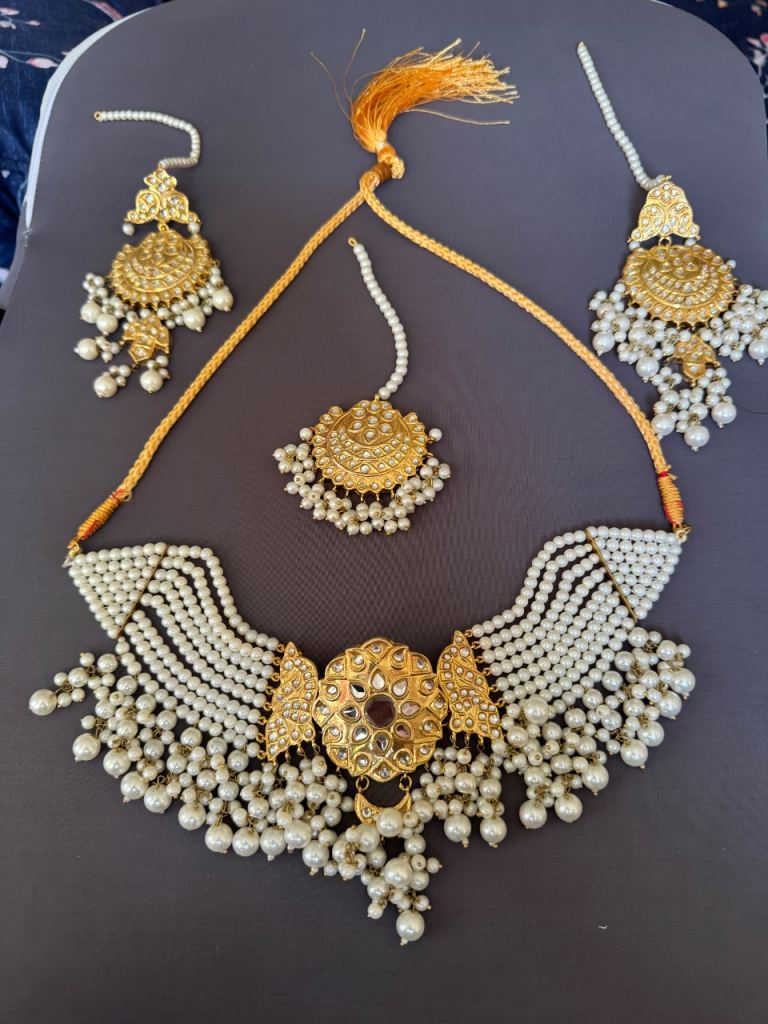 Beautiful Gold & Pearl Jewellery Set - Great Condition