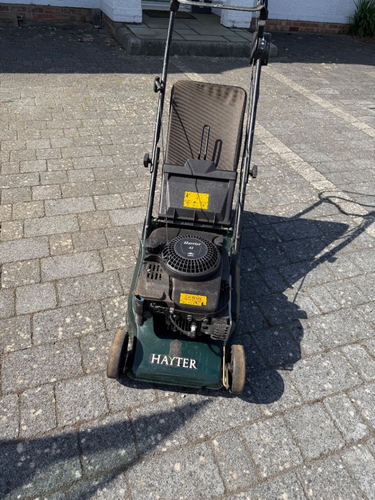 Hayter Harrier 41 self propelled petrol roller mower 