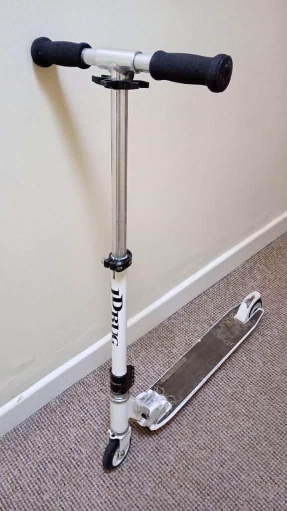 JD Bug White Folding Adjustable Kids Scooter. £5.00