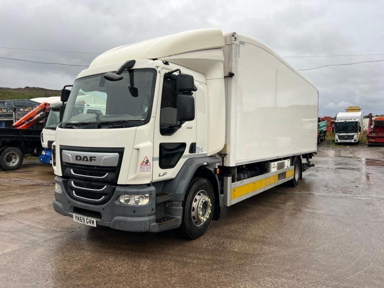DAF TRUCKS LF 260 18 TONNE FRIDGE , LONG MOT SEPT 26 , 