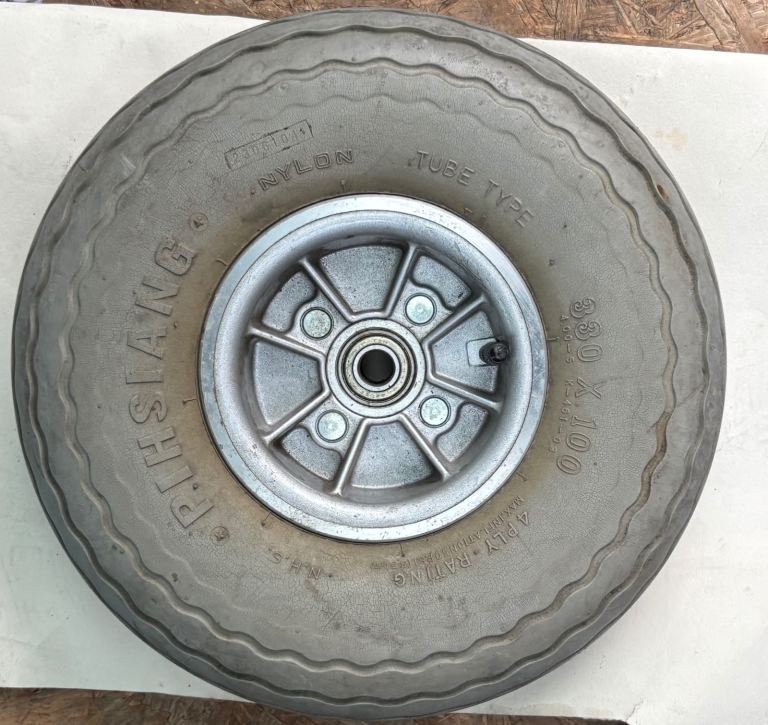 Front wheel  for a Cadiz mobility scooter 