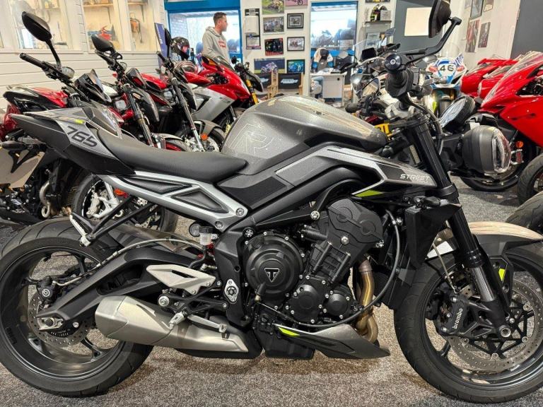 2024 Triumph Street Triple 