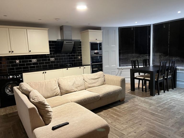 3 bedroom garden flat in the botanics area west end of Glasgow 