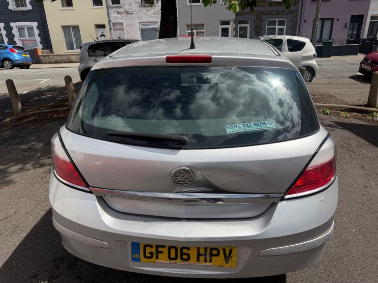 Vauxhall Astra Silver Estate – Fair Condition