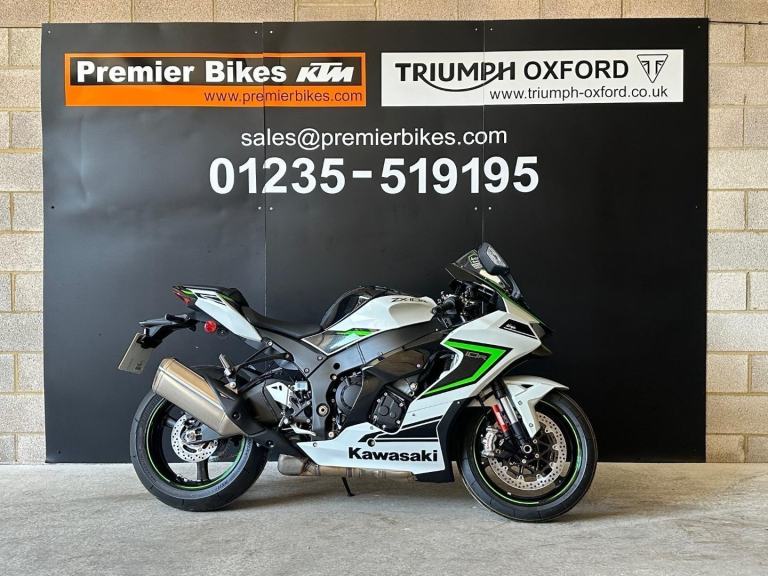 STUNNING ONE OWNER 2024/24 KAWASAKI ZX-10R MOTORCYCLE 
