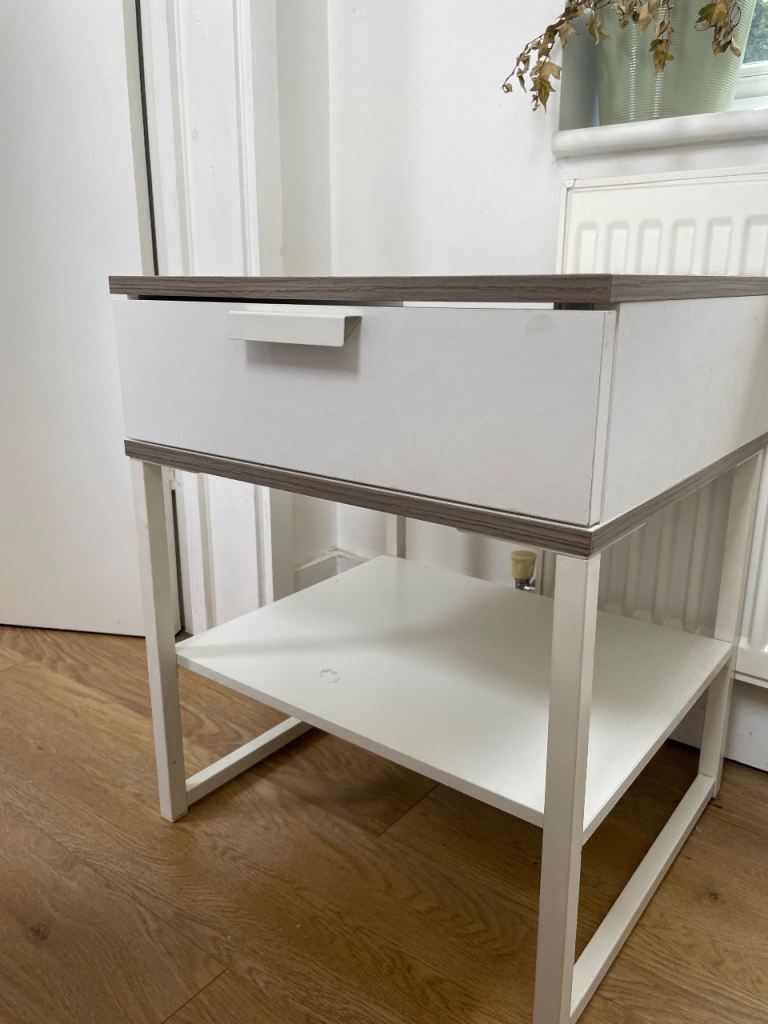 White and brown bedside table / side table 