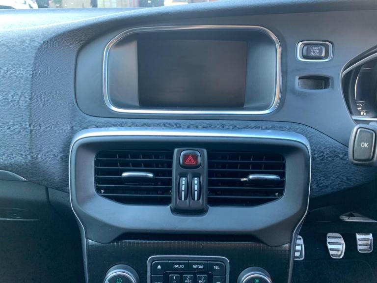 2016 Volvo V40 D2 [120] R DESIGN Nav Plus 5dr HATCHBACK DIESEL Manual