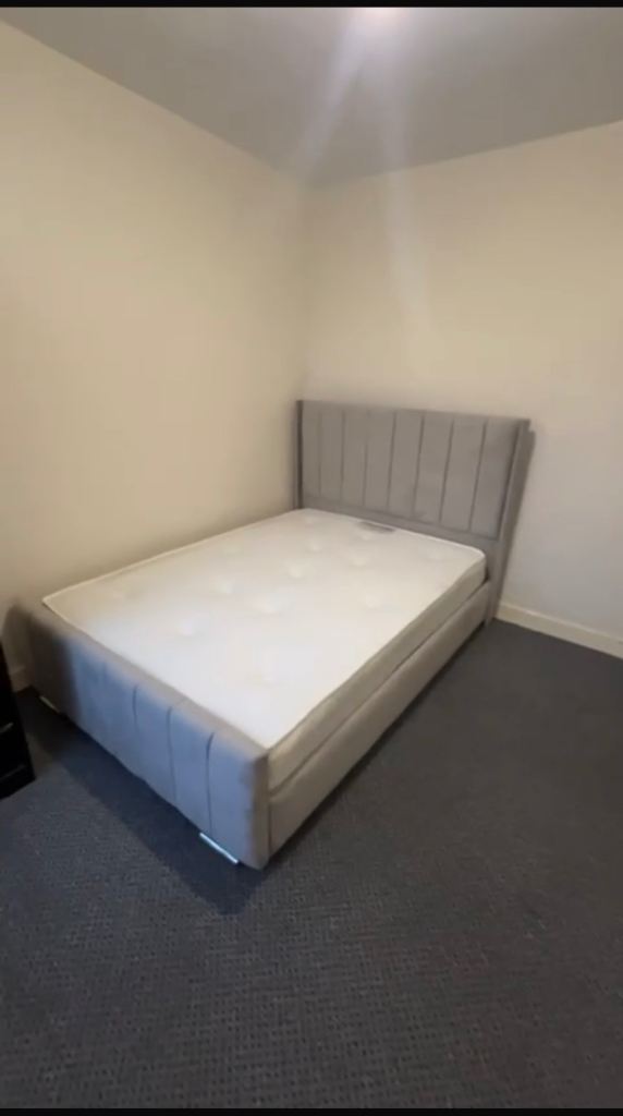 Double room with private bathroom available 