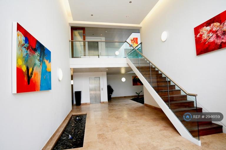 2 bedroom flat in Broughton Park, Salford, M7 (2 bed) (#2946159)