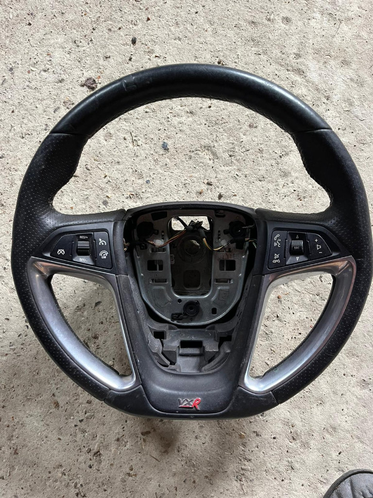 VAUXHALL ASTRA VXR MULTI FUNCTION STEERING WHEEL FROM A 2013 VEHICLE
