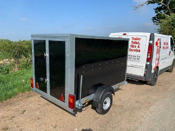 TICKNERS Box Trailer 7' x 4' x 4' in Black or White with Lockable Doors 750kgs