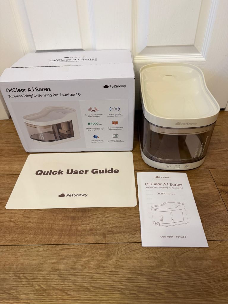 Brand New Pet Snowy Water Fountain. RRP £78.